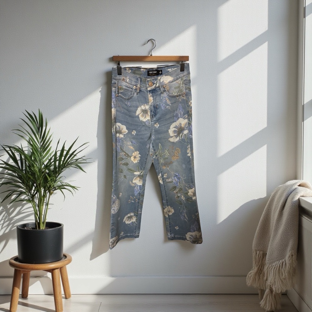nicole by Nicole Miller Cropped Dream Jean Floral Print Light Denim Size 2